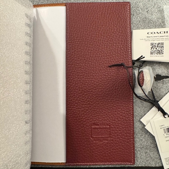 Disney X Coach Notebook In Regenerative Leather With Minnie Mouse - Picture 8 of 13